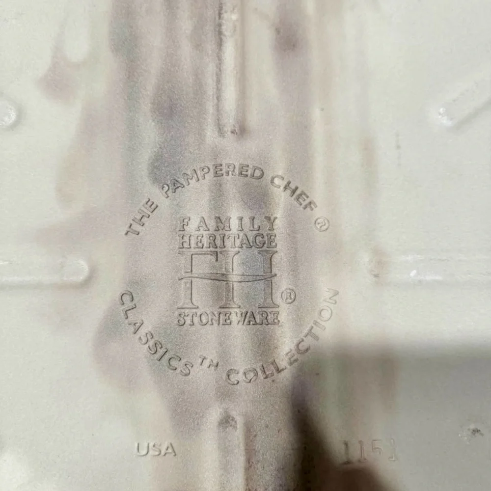 The Pampered Chef pizza Stone